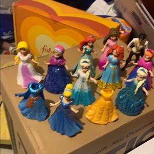 Magic Clip Dolls with Castle